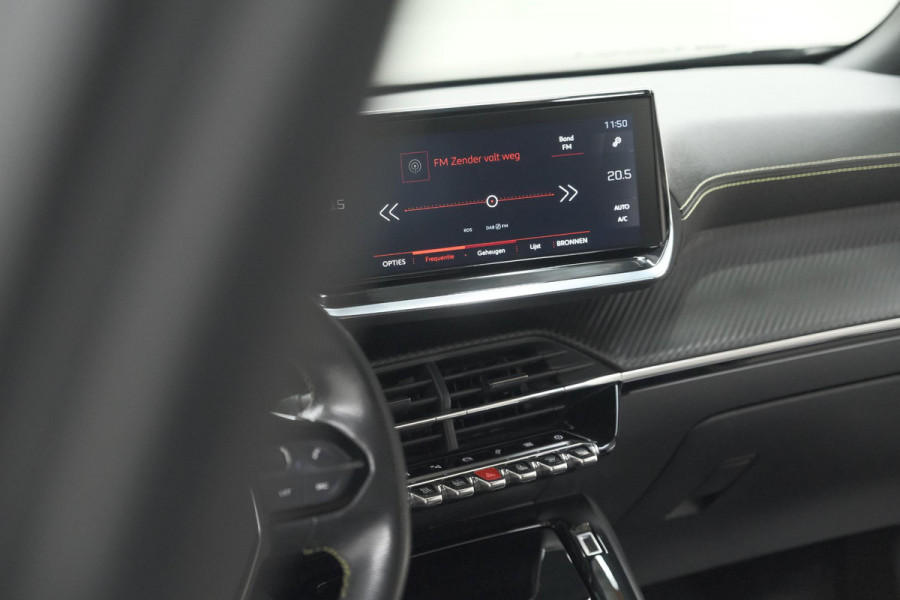 Peugeot 2008 PureTech 130 GT-Line | Camera | Adaptieve Cruise Control | Allseason Banden | Navigatie