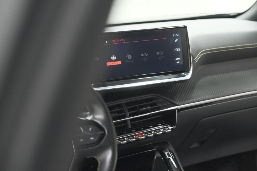 Peugeot 2008 PureTech 130 GT-Line | Camera | Adaptieve Cruise Control | Allseason Banden | Navigatie