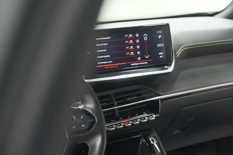 Peugeot 2008 PureTech 130 GT-Line | Camera | Adaptieve Cruise Control | Allseason Banden | Navigatie