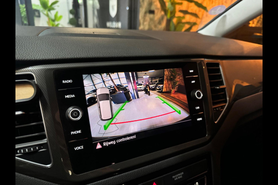 Volkswagen Golf Sportsvan 1.0 TSI Highline Garantie CarPlay Camera Adoptieve Cruise Front Ass Lane PDC Clima Navi Led Rijklaar
