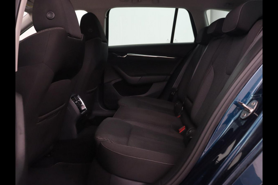 Škoda Octavia 1.0 TSI Business Edition | Stoelverwarming | Trekhaak | Camera | Head-Up | Stuurverwarming | Carplay | Navigatie | Memory | Getint glas | Parkeerhulp |