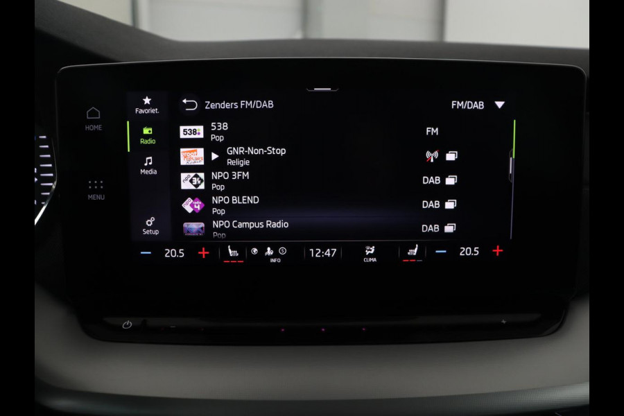 Škoda Octavia 1.0 TSI Business Edition | Stoelverwarming | Trekhaak | Camera | Head-Up | Stuurverwarming | Carplay | Navigatie | Memory | Getint glas | Parkeerhulp |