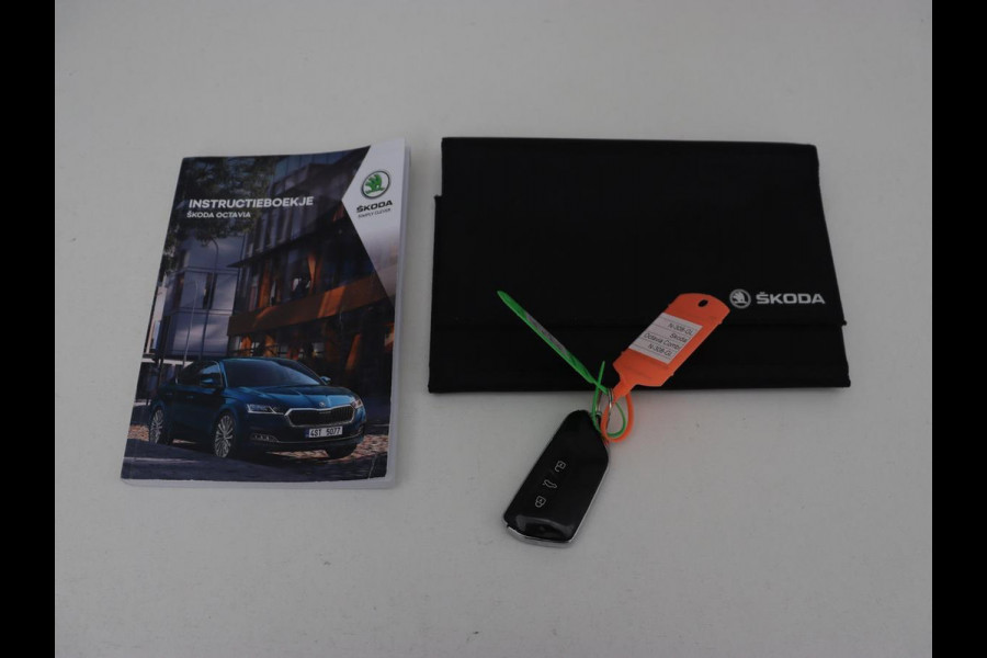 Škoda Octavia 1.0 TSI Business Edition | Stoelverwarming | Trekhaak | Camera | Head-Up | Stuurverwarming | Carplay | Navigatie | Memory | Getint glas | Parkeerhulp |
