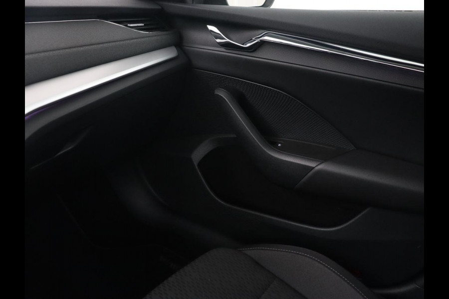 Škoda Octavia 1.0 TSI Business Edition | Stoelverwarming | Trekhaak | Camera | Head-Up | Stuurverwarming | Carplay | Navigatie | Memory | Getint glas | Parkeerhulp |