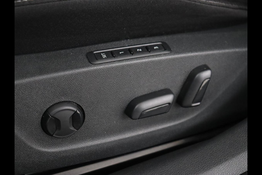 Škoda Octavia 1.0 TSI Business Edition | Stoelverwarming | Trekhaak | Camera | Head-Up | Stuurverwarming | Carplay | Navigatie | Memory | Getint glas | Parkeerhulp |