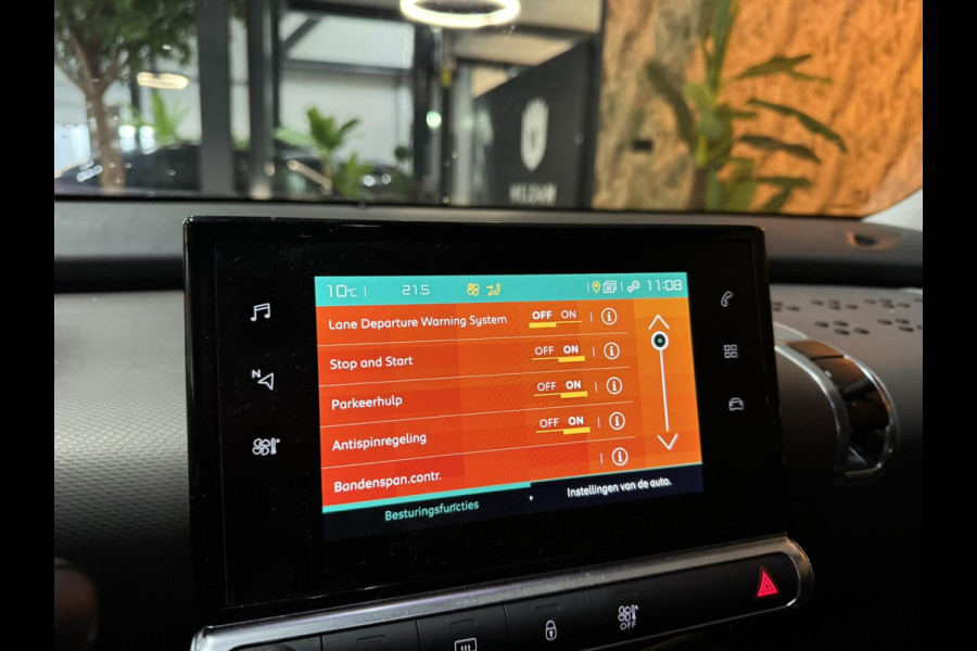 Citroën C4 Cactus 1.2 PureTech Shine Garantie NAP Trekhaak Pano StoelVW Carplay Camera Cruise Clima Navi PDC Led Rijklaar