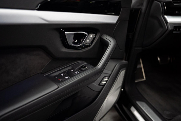 Lamborghini Urus MANSORY|FORGEDCARBON|WIDEBODY|FULLOPTION