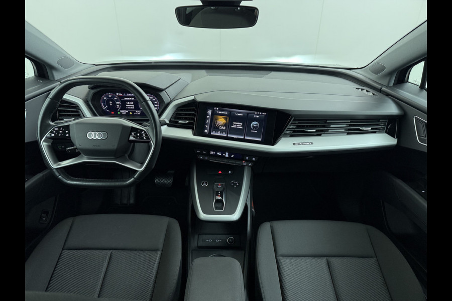 Audi Q4 e-tron 35 Launch Edition LED 20"LM Apple Carplay Android Auto Navi Audi Connect Ecc Audi Phone Box Stoelverwarming Pdc Cruise Control 55kWh Elek.Achterklep Privacy Glas E-sound luidspr v Keyless-Go Origineel Nederlandse Auto