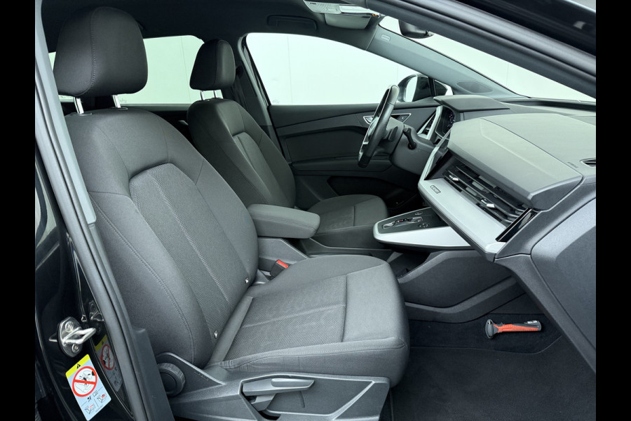 Audi Q4 e-tron 35 Launch Edition LED 20"LM Apple Carplay Android Auto Navi Audi Connect Ecc Audi Phone Box Stoelverwarming Pdc Cruise Control 55kWh Elek.Achterklep Privacy Glas E-sound luidspr v Keyless-Go Origineel Nederlandse Auto