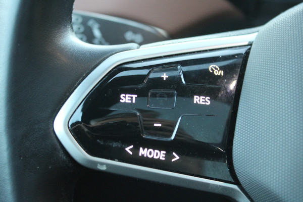 Volkswagen ID.4 Tech 77 kWh SOh 91% PANO CAMERA MASSAGE 126000KM!!!