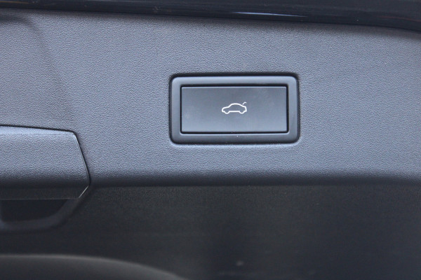 Volkswagen ID.4 Tech 77 kWh SOh 91% PANO CAMERA MASSAGE 126000KM!!!