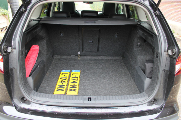 Škoda ENYAQ iV 80 First Edition LEER PANO SOH 93% CRYSTAL LED