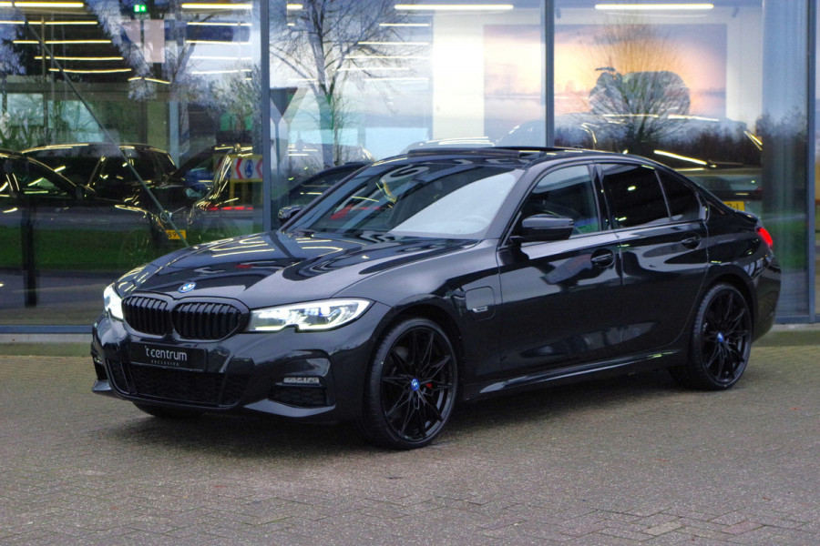 BMW 3-serie 330e 293 PK xDrive High Executive M-Sport, Schuif-Kanteldak, M-Technic Stoelen, Carplay, Camera