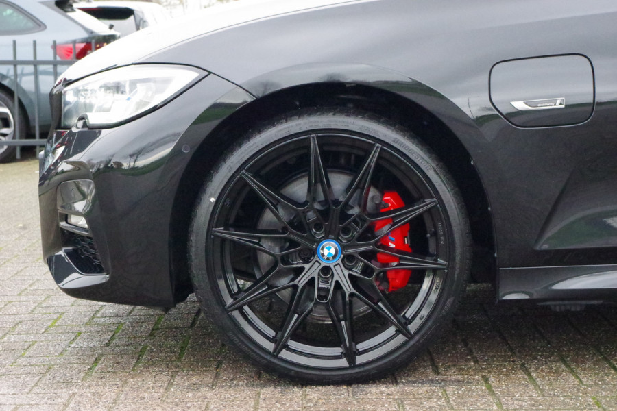 BMW 3-serie 330e 293 PK xDrive High Executive M-Sport, Schuif-Kanteldak, M-Technic Stoelen, Carplay, Camera