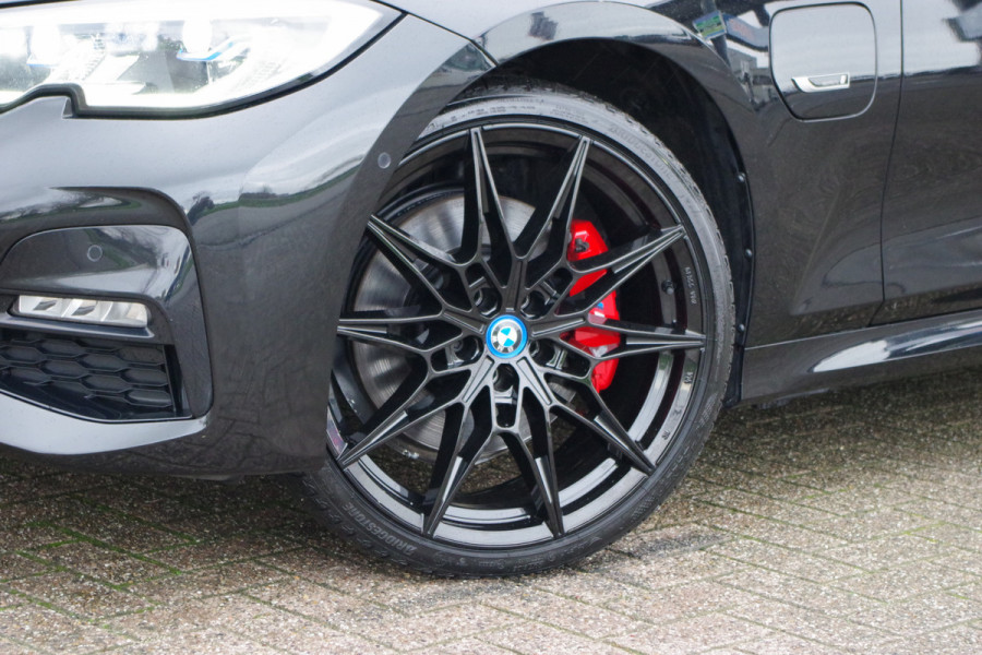 BMW 3-serie 330e 293 PK xDrive High Executive M-Sport, Schuif-Kanteldak, M-Technic Stoelen, Carplay, Camera