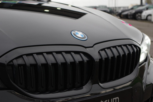 BMW 3-serie 330e 293 PK xDrive High Executive M-Sport, Schuif-Kanteldak, M-Technic Stoelen, Carplay, Camera
