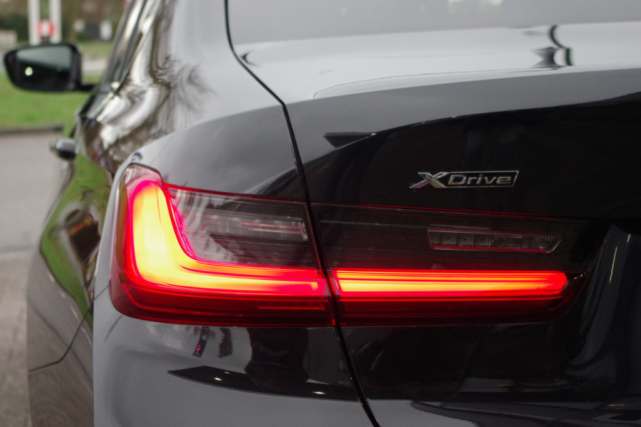 BMW 3-serie 330e 293 PK xDrive High Executive M-Sport, Schuif-Kanteldak, M-Technic Stoelen, Carplay, Camera