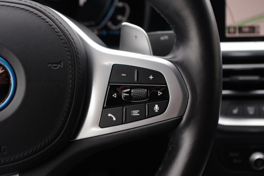 BMW 3-serie 330e 293 PK xDrive High Executive M-Sport, Schuif-Kanteldak, M-Technic Stoelen, Carplay, Camera