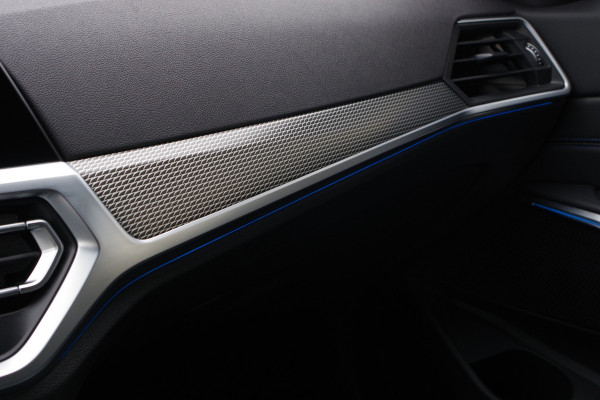 BMW 3-serie 330e 293 PK xDrive High Executive M-Sport, Schuif-Kanteldak, M-Technic Stoelen, Carplay, Camera