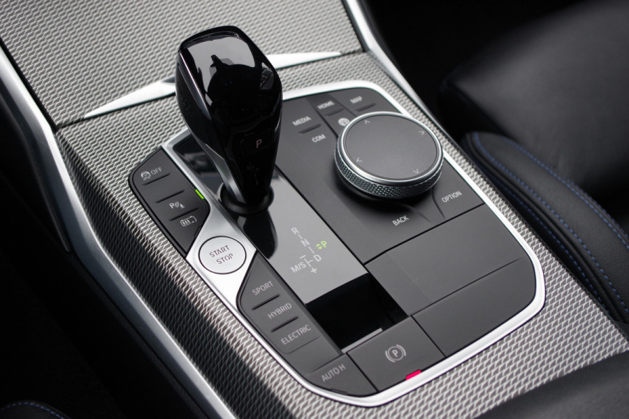 BMW 3-serie 330e 293 PK xDrive High Executive M-Sport, Schuif-Kanteldak, M-Technic Stoelen, Carplay, Camera