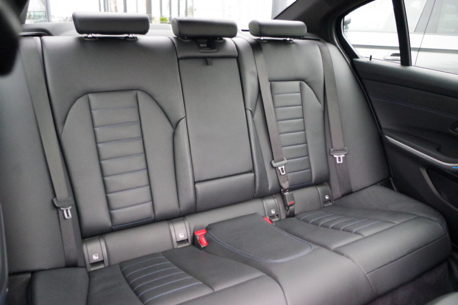BMW 3-serie 330e 293 PK xDrive High Executive M-Sport, Schuif-Kanteldak, M-Technic Stoelen, Carplay, Camera