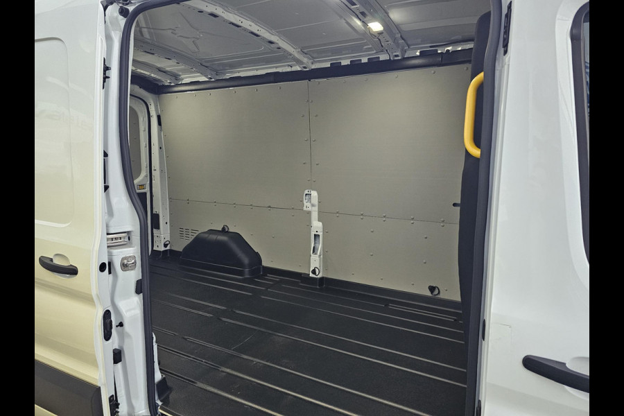 Ford Transit 350 2.0 TDCI L3H2 Trend 130pk | Safety en Comfort pack | Trekhaak | SYNC 4 Navigatie