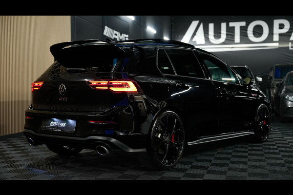 Volkswagen Golf 2.0 TSI GTI CLUBSPORT PANO/H&K/HUD/IQLIGHTS/BLINDSPOT/SFEERVERLICHTING/CARPLAY/300PK/BOMVOL!