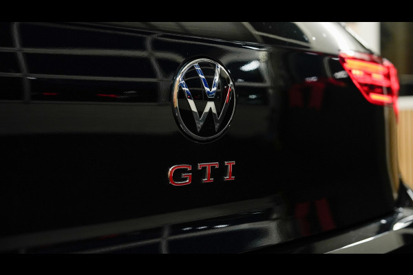 Volkswagen Golf 2.0 TSI GTI CLUBSPORT PANO/H&K/HUD/IQLIGHTS/BLINDSPOT/SFEERVERLICHTING/CARPLAY/300PK/BOMVOL!