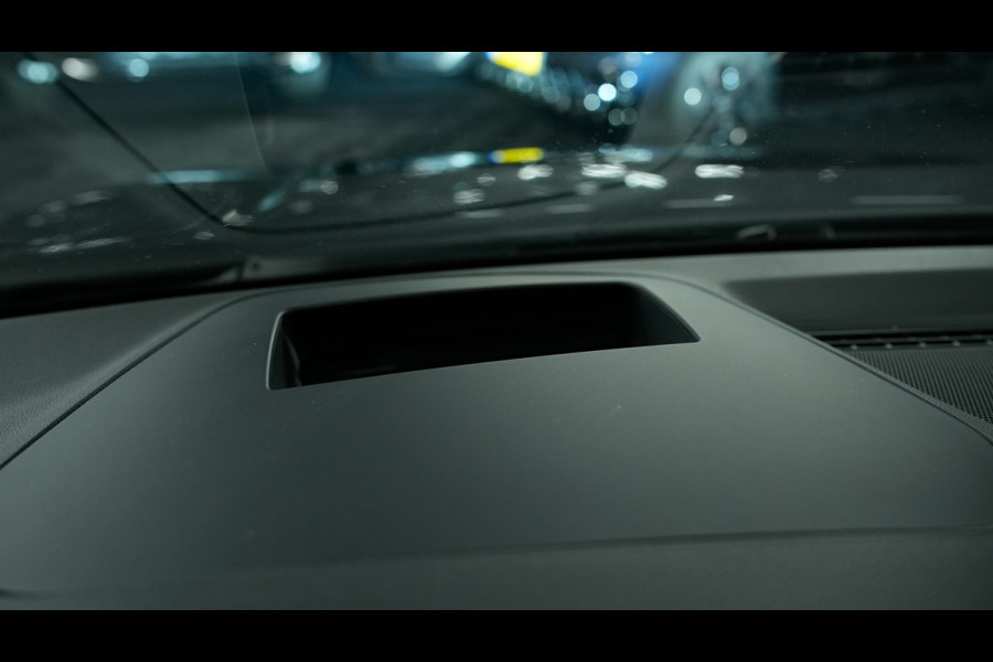 Volkswagen Golf 2.0 TSI GTI CLUBSPORT PANO/H&K/HUD/IQLIGHTS/BLINDSPOT/SFEERVERLICHTING/CARPLAY/300PK/BOMVOL!