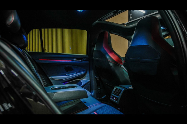 Volkswagen Golf 2.0 TSI GTI CLUBSPORT PANO/H&K/HUD/IQLIGHTS/BLINDSPOT/SFEERVERLICHTING/CARPLAY/300PK/BOMVOL!