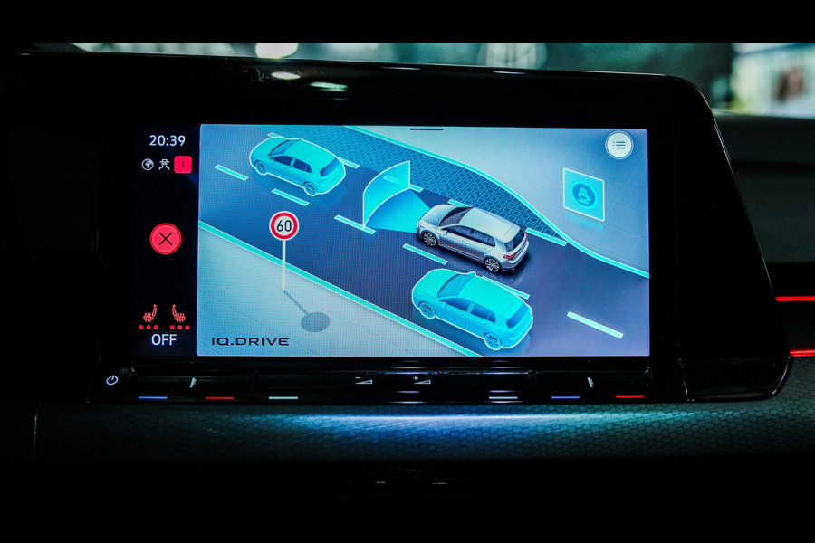 Volkswagen Golf 2.0 TSI GTI CLUBSPORT PANO/H&K/HUD/IQLIGHTS/BLINDSPOT/SFEERVERLICHTING/CARPLAY/300PK/BOMVOL!