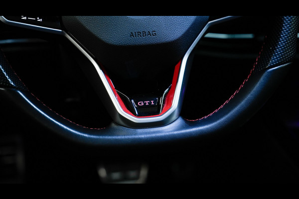 Volkswagen Golf 2.0 TSI GTI CLUBSPORT PANO/H&K/HUD/IQLIGHTS/BLINDSPOT/SFEERVERLICHTING/CARPLAY/300PK/BOMVOL!