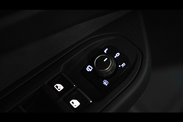 Volkswagen Golf 2.0 TSI GTI CLUBSPORT PANO/H&K/HUD/IQLIGHTS/BLINDSPOT/SFEERVERLICHTING/CARPLAY/300PK/BOMVOL!