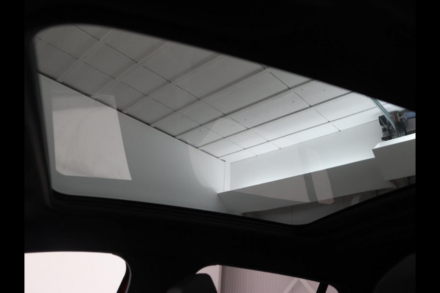 Peugeot e-208 EV GT Pack 50 kWh | Panoramadak | Stoelverwarming | Adaptive cruise | Camera | Carplay | Alcantara | Full LED | Climate control | Keyless | DAB | Parkeerhulp