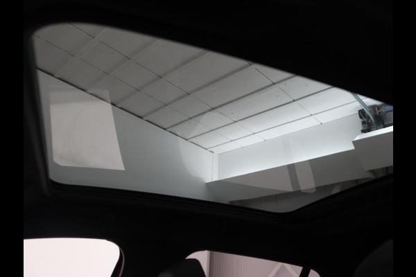 Peugeot e-208 EV GT Pack 50 kWh | Panoramadak | Stoelverwarming | Adaptive cruise | Camera | Carplay | Alcantara | Full LED | Climate control | Keyless | DAB | Parkeerhulp