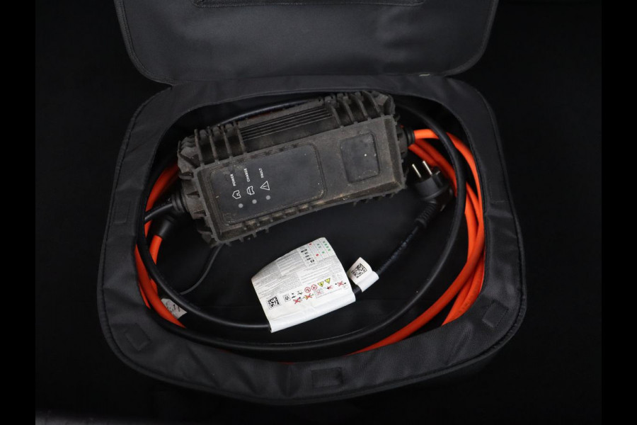 Peugeot e-208 EV GT Pack 50 kWh | Panoramadak | Stoelverwarming | Adaptive cruise | Camera | Carplay | Alcantara | Full LED | Climate control | Keyless | DAB | Parkeerhulp