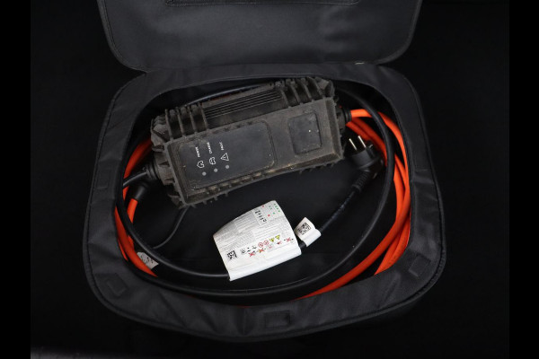 Peugeot e-208 EV GT Pack 50 kWh | Panoramadak | Stoelverwarming | Adaptive cruise | Camera | Carplay | Alcantara | Full LED | Climate control | Keyless | DAB | Parkeerhulp