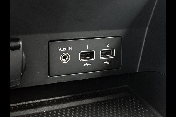 Renault Captur 1.6 E-Tech Plug-in Hybrid 160 Serie Limitée E-TECH 1/2 LEER | CAMERA | CLIMA | SFEER-VERLICHTING