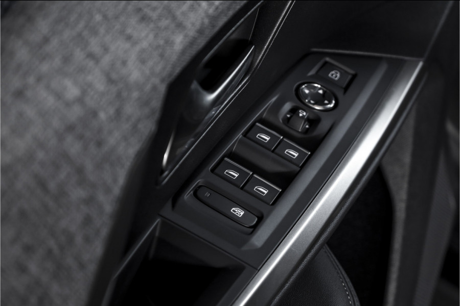 Peugeot 5008 1.2 Hybrid 145 GT 7p.- Automaat | Dig. Cockpit | Adapt. Cruise | Stoel-+Stuurverw. | PDC | Camera | NAV + APP. Connect | ECC | Elek. Klep | DAB | LM 19" | 0384