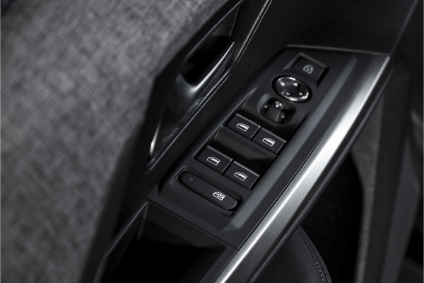 Peugeot 5008 1.2 Hybrid 145 GT 7p.- Automaat | Dig. Cockpit | Adapt. Cruise | Stoel-+Stuurverw. | PDC | Camera | NAV + APP. Connect | ECC | Elek. Klep | DAB | LM 19" | 0384