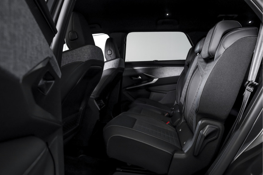 Peugeot 5008 1.2 Hybrid 145 GT 7p.- Automaat | Dig. Cockpit | Adapt. Cruise | Stoel-+Stuurverw. | PDC | Camera | NAV + APP. Connect | ECC | Elek. Klep | DAB | LM 19" | 0384