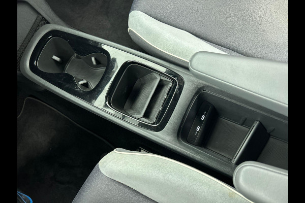 Volkswagen ID.3 First Plus 58 kWh Airco Navi Carplay 19" LM Velgen Adaptive Cruise Control LED Matrix IQ Light DAB+ Alcantara PDC VA + Camera Stoel/Stuurwielverwarming