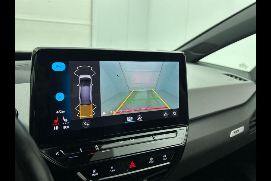 Volkswagen ID.3 First Plus 58 kWh Airco Navi Carplay 19" LM Velgen Adaptive Cruise Control LED Matrix IQ Light DAB+ Alcantara PDC VA + Camera Stoel/Stuurwielverwarming