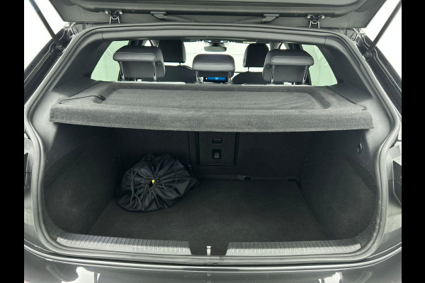 Volkswagen ID.3 First Plus 58 kWh Airco Navi Carplay 19" LM Velgen Adaptive Cruise Control LED Matrix IQ Light DAB+ Alcantara PDC VA + Camera Stoel/Stuurwielverwarming