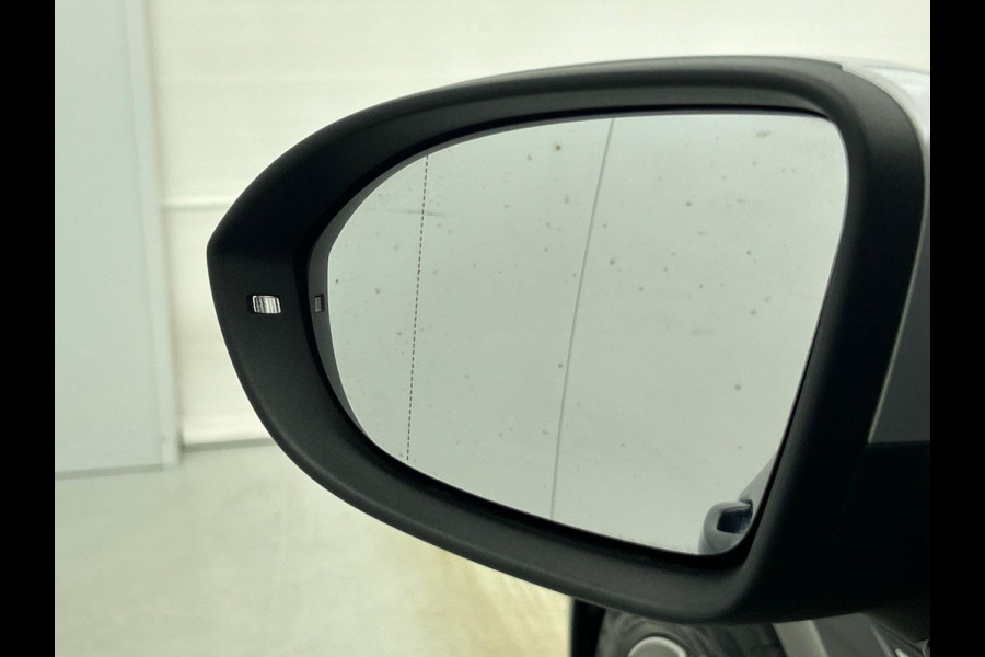 Volkswagen ID.3 First Plus 58 kWh Airco Navi Carplay 19" LM Velgen Adaptive Cruise Control LED Matrix IQ Light DAB+ Alcantara PDC VA + Camera Stoel/Stuurwielverwarming