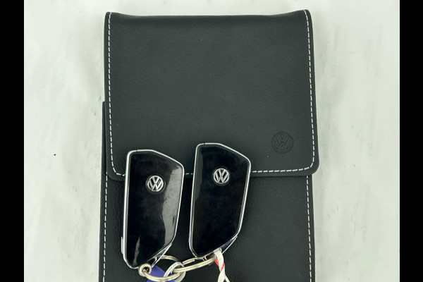 Volkswagen ID.3 First Plus 58 kWh Airco Navi Carplay 19" LM Velgen Adaptive Cruise Control LED Matrix IQ Light DAB+ Alcantara PDC VA + Camera Stoel/Stuurwielverwarming