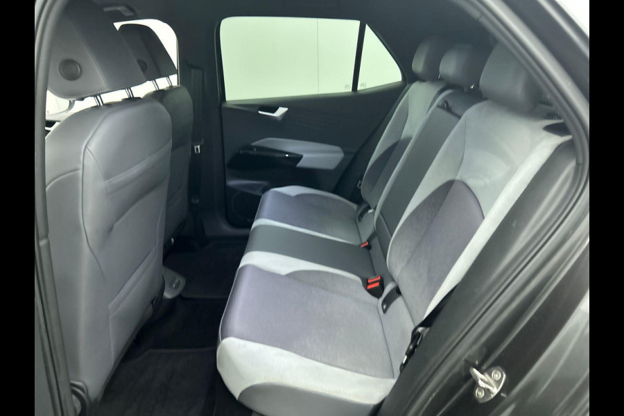 Volkswagen ID.3 First Plus 58 kWh Airco Navi Carplay 19" LM Velgen Adaptive Cruise Control LED Matrix IQ Light DAB+ Alcantara PDC VA + Camera Stoel/Stuurwielverwarming