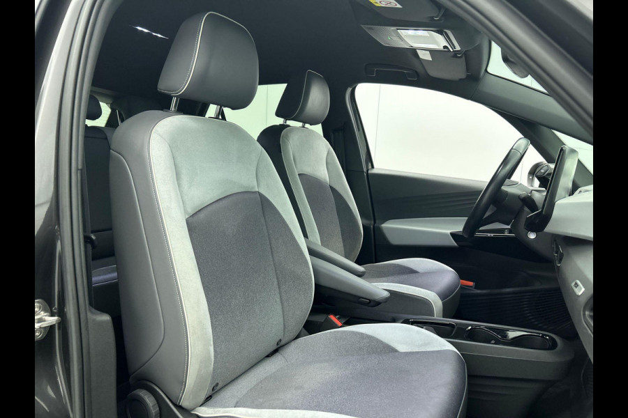 Volkswagen ID.3 First Plus 58 kWh Airco Navi Carplay 19" LM Velgen Adaptive Cruise Control LED Matrix IQ Light DAB+ Alcantara PDC VA + Camera Stoel/Stuurwielverwarming