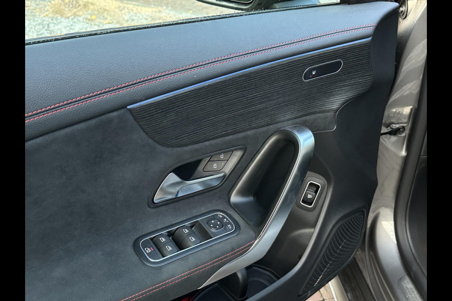 Mercedes-Benz CLA-Klasse 200 d AMG Line Panoramadak Multibeam Adapt. Cruise Ambient Keyless 360Cam