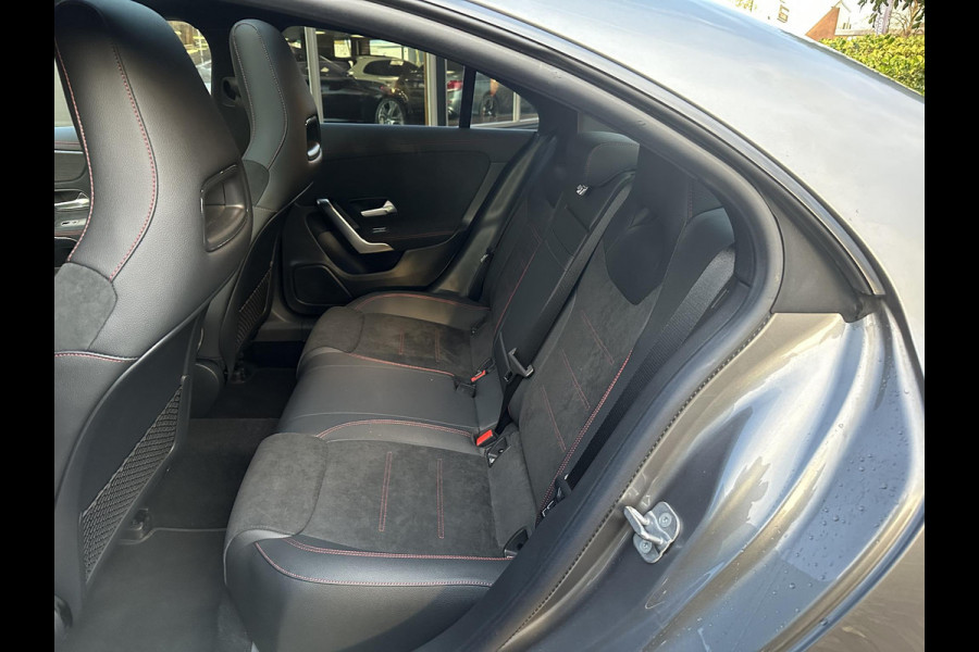 Mercedes-Benz CLA-Klasse 200 d AMG Line Panoramadak Multibeam Adapt. Cruise Ambient Keyless 360Cam